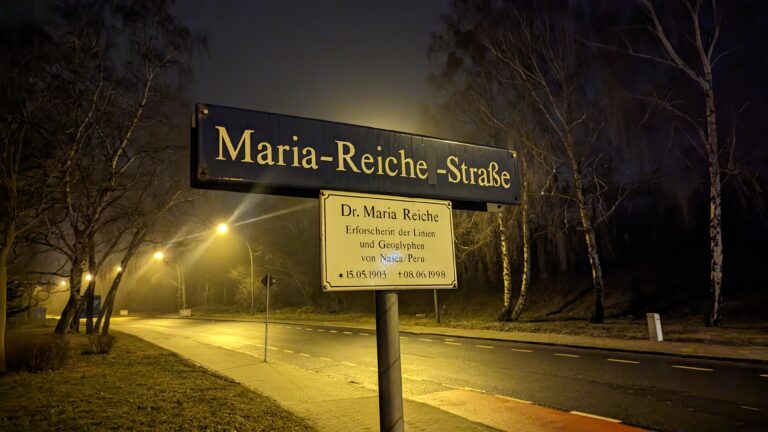Straßenschild Maria-Reiche-Straße